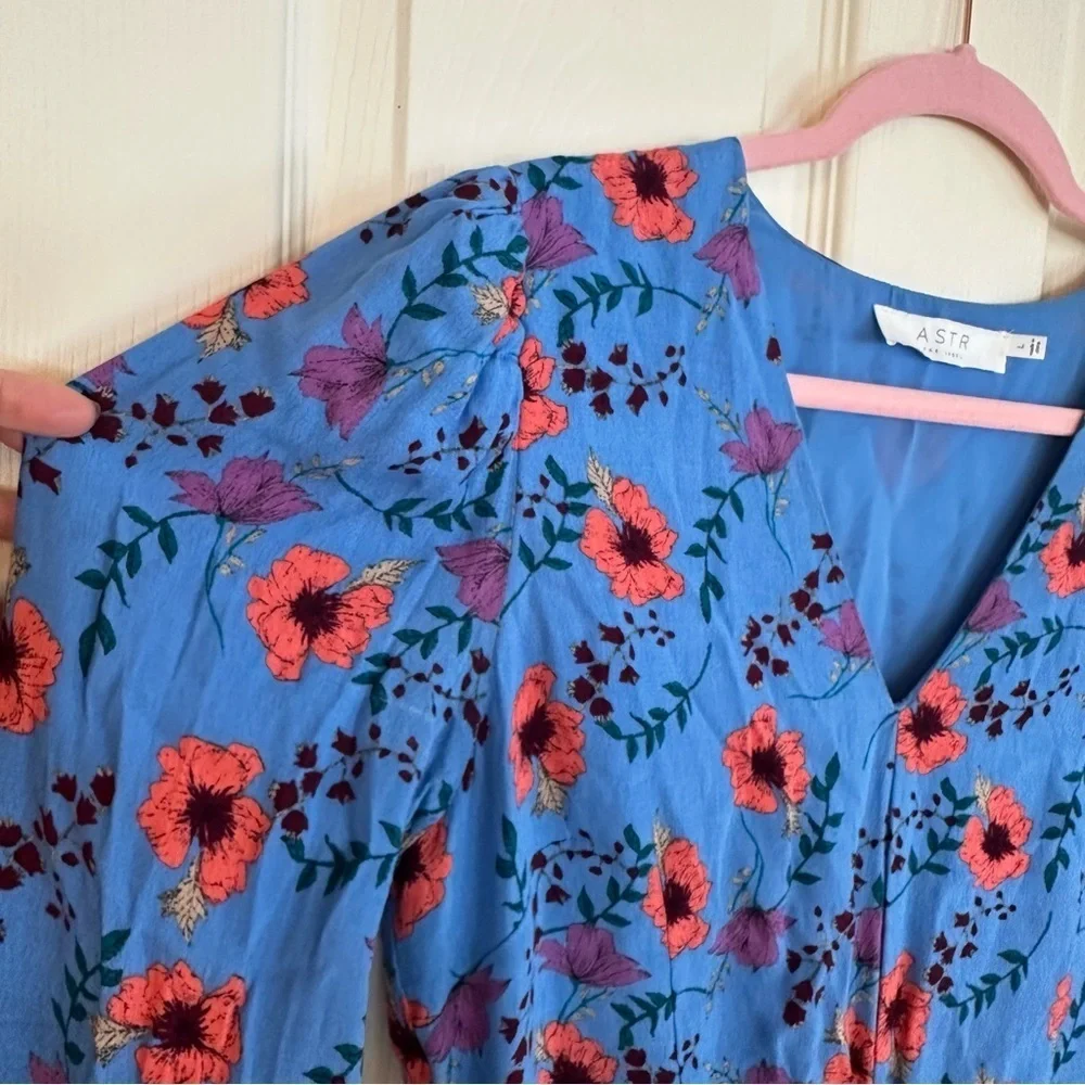 EU ASTR Ruffle Front Blue Floral Long Sleeve Mini Dress - Picture 6 of 12